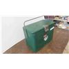 Image 2 : Vintage/Early Coleman Picnic Cooler Great Graphics 12'' x 16'' x 9'' 