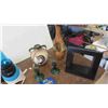 Image 2 : Oster Blender, Royal Family Pop Up Book, Shadow Box, Display Shelves,
