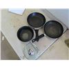 Image 2 : Pans, Wok, Stainless Steel Mixing Bowl, Cookie Cutters & More 
