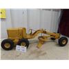 Image 1 : Pressed Metal Grader with Rubber Tires 25 1/2'' x 8 1/2'' x 7 1/2'' 