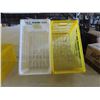 Image 2 : 6 Plastic Storage Crates 20'' x 11'' x 10 1/2'' with 3 Lids 