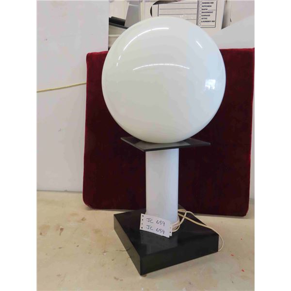 Interesting Plastic/Glass Table Lamp 27'' Tall 