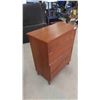 Image 2 : Walnut 4 Drawer Dresser 42'' x 34'' x 18'' 