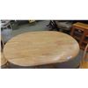 Image 3 : Table 29'' x 41'' x 58'' with 4 Chairs 
