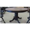 Image 2 : Pedestal Table 30'' x 42'' with 4 Chairs 