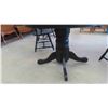 Image 8 : Pedestal Table 30'' x 42'' with 4 Chairs 