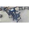 Image 9 : Pedestal Table 30'' x 42'' with 4 Chairs 