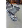 Image 2 : 3 Modern Stools Adjustable Height / Swivel