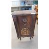 Image 1 : Westinghouse Cabinet Radio 30'' x 24'' x 12'' 