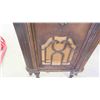 Image 4 : Westinghouse Cabinet Radio 30'' x 24'' x 12'' 