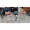 Image 1 : 3 Stools (1) Swivel