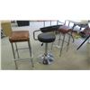 Image 5 : 3 Stools (1) Swivel