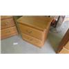 Image 12 : 4pce Oak Bedroom Suite: Oak Dresser 56'' x 38'' x 18'' Plus Mirror , 2 Night 