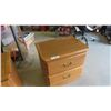 Image 13 : 4pce Oak Bedroom Suite: Oak Dresser 56'' x 38'' x 18'' Plus Mirror , 2 Night 