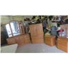 Image 1 : 4pce Oak Bedroom Suite: Oak Dresser 56'' x 38'' x 18'' Plus Mirror , 2 Night 
