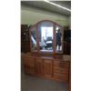 Image 2 : 4pce Oak Bedroom Suite: Oak Dresser 56'' x 38'' x 18'' Plus Mirror , 2 Night 