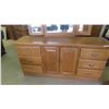 Image 3 : 4pce Oak Bedroom Suite: Oak Dresser 56'' x 38'' x 18'' Plus Mirror , 2 Night 