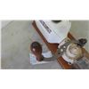 Image 4 : Vintage Wall Mount Coffee Grinder Porcelain and Cast - European Spelled As 