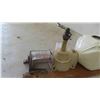 Image 5 : Vintage Wall Mount Coffee Grinder Porcelain and Cast - European Spelled As 