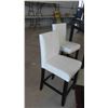 Image 9 : Table 36'' x 42'' x 42'' with 4 Chairs 