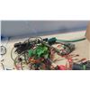 Image 9 : 2 Aquariums 18'' x 30'' x 12''  &  12'' x 20'' x 10'' , Plus Accessories, Pumps