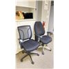 Image 2 : PAIR OF ROLLING OFFICE CHAIRS