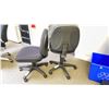 Image 2 : PAIR OF ROLLING OFFICE CHAIRS