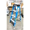 Image 1 : WERNER 4' 25LBS CAPACITY FIBERGLASS AND ALUMINUM STEPLADDER