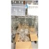 Image 3 : SQUARE METRO RACK WITH CONTENTS (ASSORTED GLASSWARE AND BEAKERS)