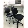 Image 2 : 2 ROLLING OFFICE CHAIRS (1 BIOFIT) 1 BIOFIT STATIONARY CHAIR AND FELLOWS ANTI-FATIQUE WEDGE