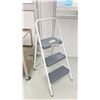 Image 3 : 3 TIER STAINLESS STEEL MOBILE CART AND COSCO COLLAPSIBLE STEPLADDER