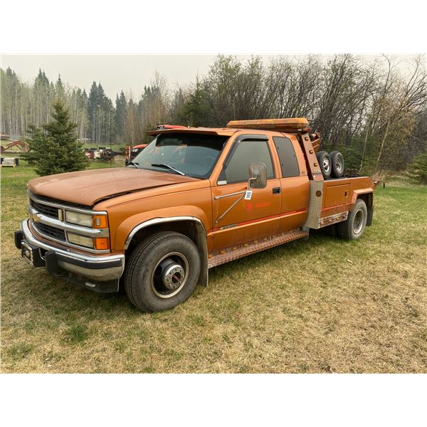 1996 Chevrolet 3500 Ext Cab – 4x4 Tow Truck, 5 speed Standard, Diesel, Vulcan Deck, Wheel L
