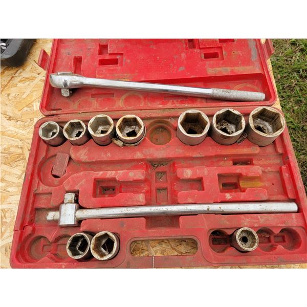 Incomplete 3/4" socket set