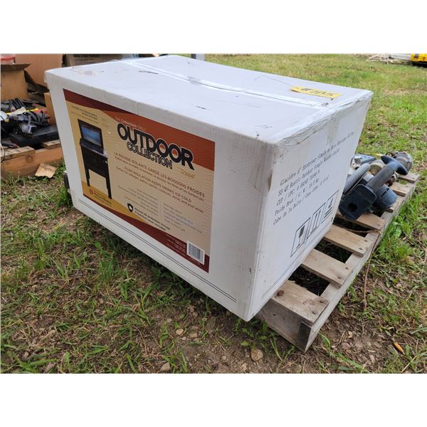 New Outdoor Wooden Cooler w/ Metal inside