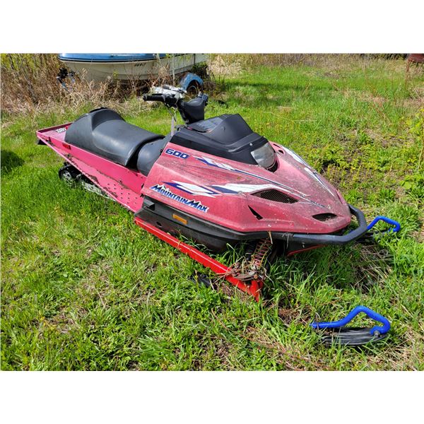 Yamaha 600 Mountain Max skidoo, showing 2,116 km, SN. Not visible (West Yard)