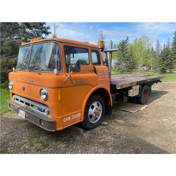 1957 Ford C550, 460 Automatic, 18 ft. Sliding Deck Truck, c/w Wheel Lift, S/N. C55L7U19368, Fully op