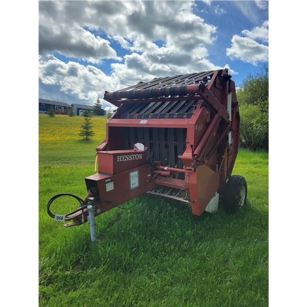 Hesston 5510 round baler, Was used last season