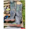 Image 3 : Rub. Boots, size 11, springs, pins, inverter, misc.