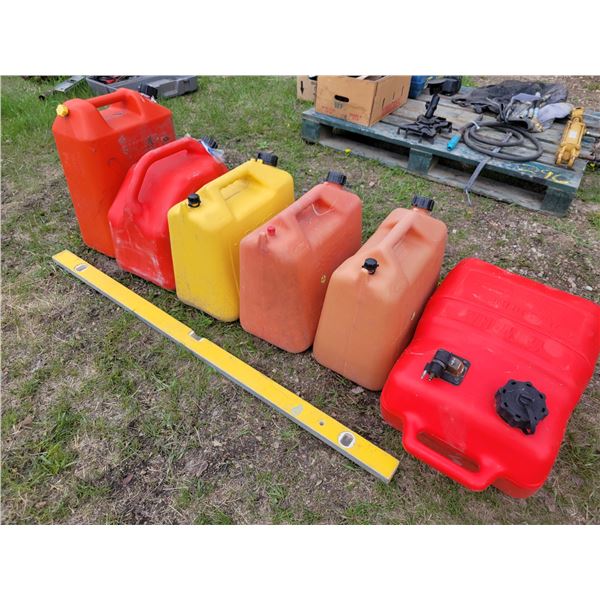 6- Fuel cans & level