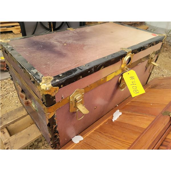 Metal trunk, 18" x 32"