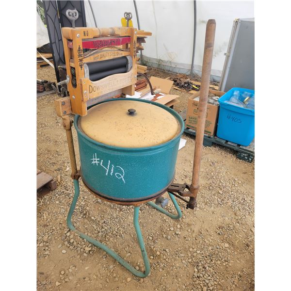 Doswell Lee & Co. wringer washer (Very old)