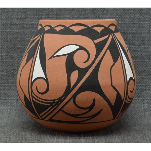 YSLETA DEL SUR PUEBLO POTTERY JAR