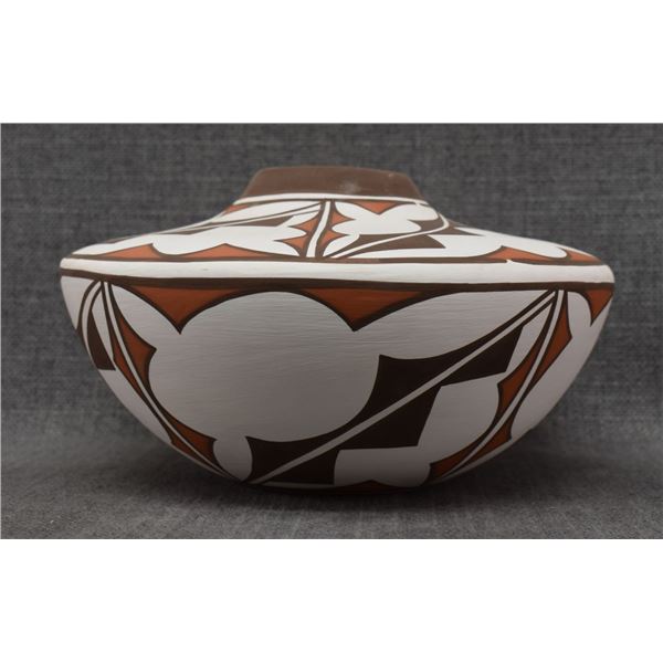 ZUNI POTTERY JAR (CLAUDIA HALOO)