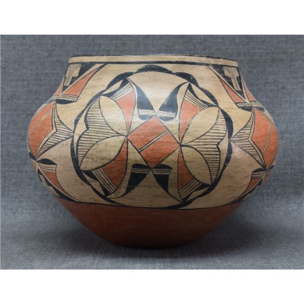 DECORATIVE POTTERY OLLA