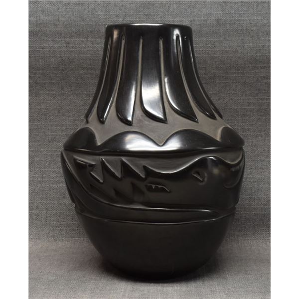SANTA CLARA POTTERY VASE (MARY SINGER)