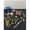 Image 1 : Assortment of Fashion Jewellery