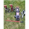 Image 1 : Motomaster Jack and 2 Stands