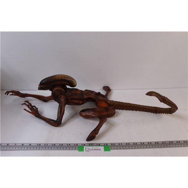 "Alien" Movie Alien Figurine (Legs Need Fixing)