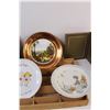 Image 3 : (3) Decorative Wall Plates, Wooden Tray, Cigarette Tin & Picture, Empty Picture Frame