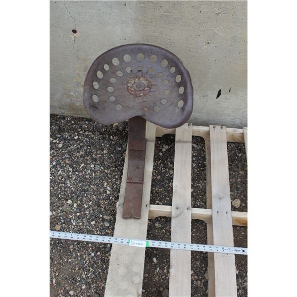 **Antique/Vintage Implement Seat